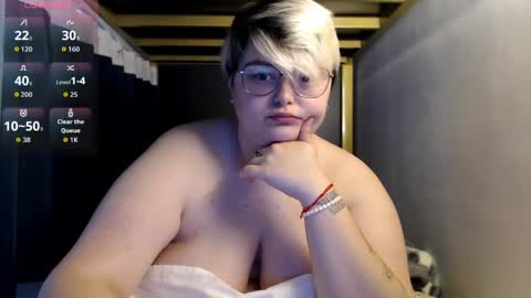 Snapshot of cutie_florence chatting on April 2026 08:23:01 AM Sophie Lilith online show from April 2026 08:23:01 AM