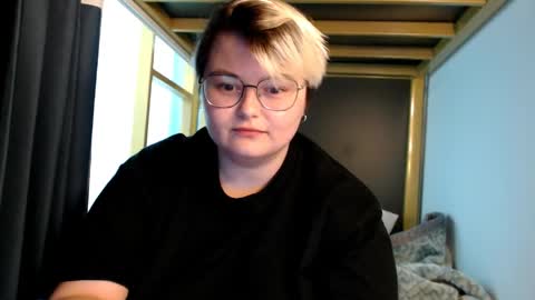Snapshot of cutie_florence chatting on April 2026 01:15:01 AM Sophie Lilith online show from April 2026 01:15:01 AM