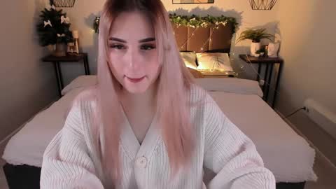 Snapshot of cutie_louise chatting on January 2025 08:50:01 PM Your Louise follow me online show from January 2025 08:50:01 PM