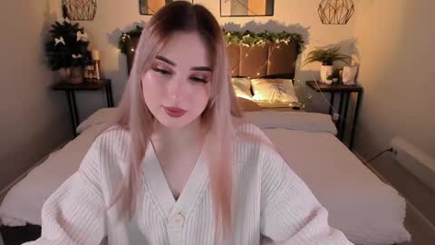 Snapshot of cutie_louise chatting on January 2025 12:46:01 AM Your Louise follow me online show from January 2025 12:46:01 AM
