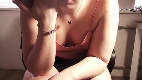 Snapshot of cutie_peach chatting on April 2026 01:41:02 PM cutie_peach online show from April 2026 01:41:02 PM