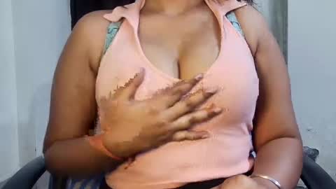 Snapshot of cutie_ruhi chatting on April 2026 06:32:01 PM Ruhii online show from April 2026 06:32:01 PM