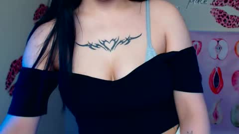 Snapshot of cutielady_ chatting on February 2026 07:54:02 AM Emma online show from February 2026 07:54:02 AM