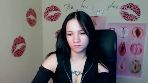 Snapshot of cutielady_ chatting on April 2026 12:29:02 PM Emma online show from April 2026 12:29:02 PM