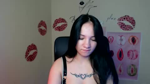 Snapshot of cutielady_ chatting on April 2026 06:28:01 AM Emma online show from April 2026 06:28:01 AM