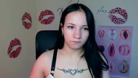 Snapshot of cutielady_ chatting on April 2026 12:33:02 PM Emma online show from April 2026 12:33:02 PM