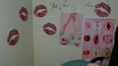 Snapshot of cutielady_ chatting on May 2026 06:32:01 AM Emma online show from May 2026 06:32:01 AM