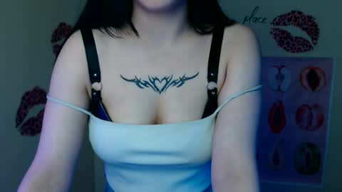 Snapshot of cutielady_ chatting on May 2026 06:19:02 AM Emma online show from May 2026 06:19:02 AM