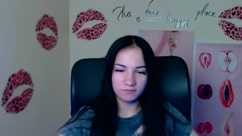 Snapshot of cutielady_ chatting on May 2026 06:11:01 AM Emma online show from May 2026 06:11:01 AM