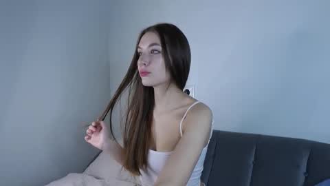 Vivienne online show from November 2025 05:29:02 AM