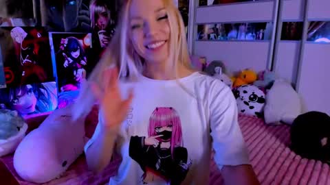 Snapshot of cuttie_ponyy chatting on December 2024 12:45:02 AM Nora online show from December 2024 12:45:02 AM