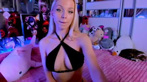 Snapshot of cuttie_ponyy chatting on January 2025 12:26:01 AM Nora online show from January 2025 12:26:01 AM