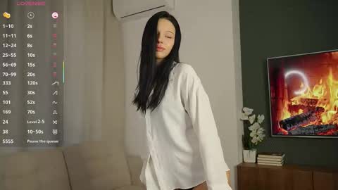 Cwen online show from October 2025 07:10:02 AM