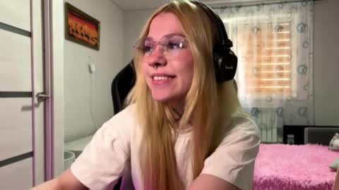 cyber_shawtyz online show from May 2026 12:02:01 PM