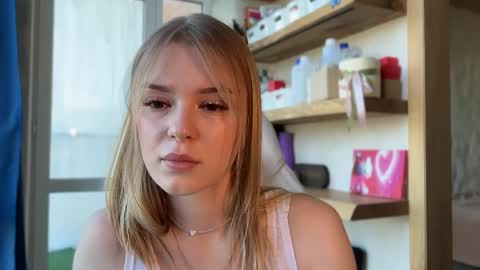 Im Emi streaming with my friend Reyna today online show from May 2026 01:18:02 PM