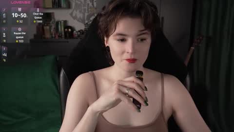 Helen Blossom online show from December 2025 01:39:02 PM