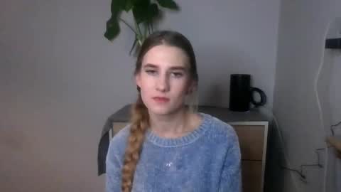 Snapshot of cyntianatural chatting on December 2024 03:30:01 PM CyntiaNatural online show from December 2024 03:30:01 PM