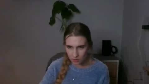 Snapshot of cyntianatural chatting on December 2024 06:37:01 PM CyntiaNatural online show from December 2024 06:37:01 PM