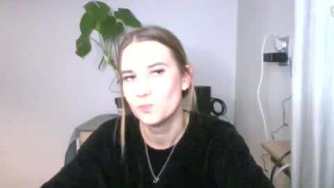 Snapshot of cyntianatural chatting on December 2024 04:31:01 PM CyntiaNatural online show from December 2024 04:31:01 PM