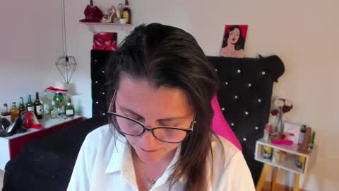 Mia  online show from February 2025 03:15:02 PM