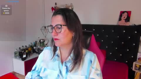 Mia  online show from February 2025 01:07:01 PM