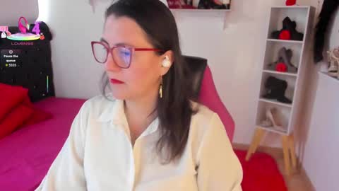 Mia  online show from September 2025 12:04:02 PM