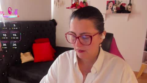 Mia  online show from September 2025 01:35:02 PM