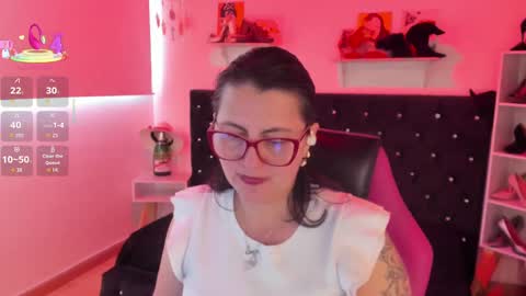 Mia  online show from October 2025 01:40:02 PM