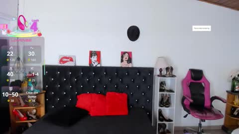 Mia  online show from December 2025 12:25:02 PM