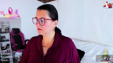 Mia  online show from December 2025 11:07:01 AM