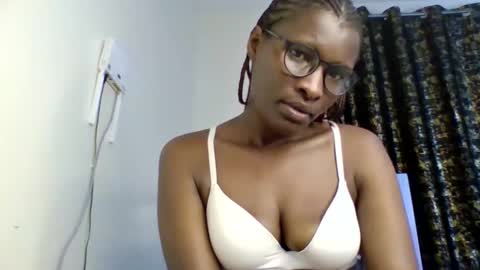 Snapshot of daddies_lover chatting on April 2026 12:00:01 AM Goddess online show from April 2026 12:00:01 AM