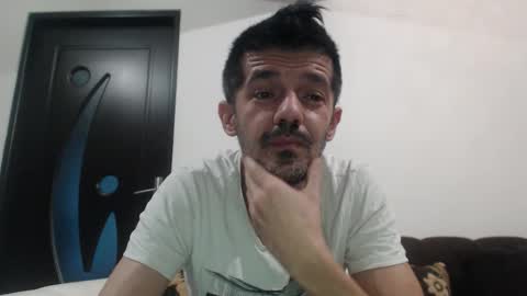 Snapshot of daddynextdoor86 chatting on December 2025 05:57:01 AM daddynextdoor86 online show from December 2025 05:57:01 AM