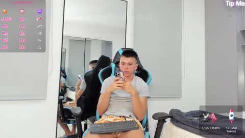 Snapshot of daddyrich4u chatting on October 2025 12:33:02 AM daddyrich4u online show from October 2025 12:33:02 AM