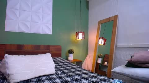 Valen online show from December 2024 01:51:01 PM