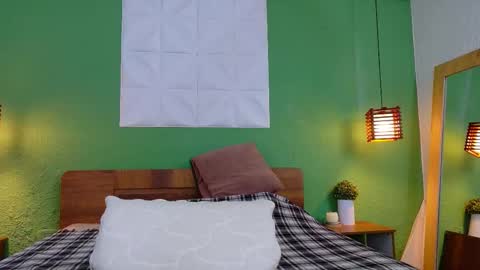 Valen online show from February 2025 06:20:01 PM