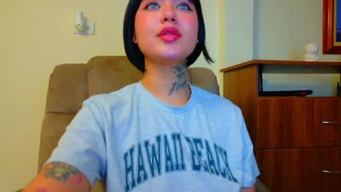 Snapshot of daddys_little_secrett chatting on April 2026 02:13:01 AM Valen online show from April 2026 02:13:01 AM