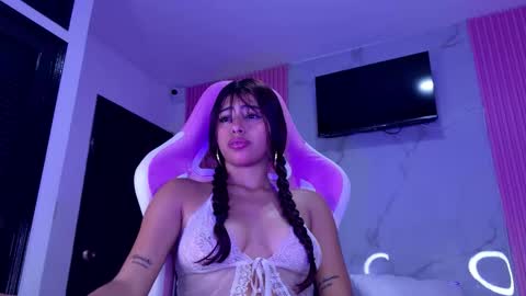 Dafne  online show from November 2025 04:26:02 AM