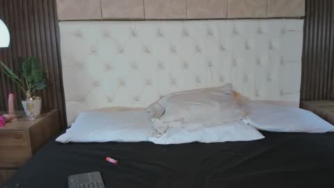 dafne_hillss online show from September 2025 12:29:01 PM