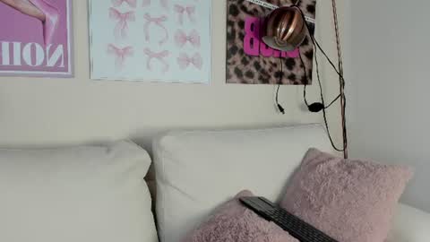 Snapshot of dafne_hillss chatting on June 2026 12:52:01 PM dafne_hillss online show from June 2026 12:52:01 PM