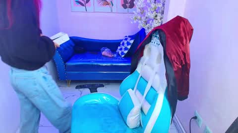 dafne huges online show from September 2025 07:04:01 PM