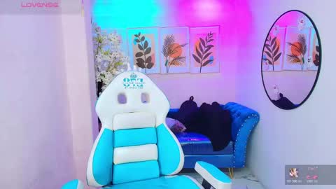 dafne huges online show from November 2025 07:37:01 PM