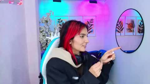 dafne huges online show from December 2025 07:21:02 PM