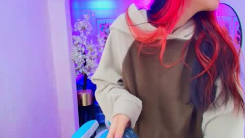 dafne huges online show from December 2025 11:48:01 AM