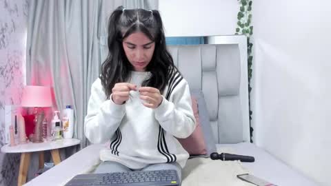 dafne_quenn online show from September 2025 01:15:01 PM