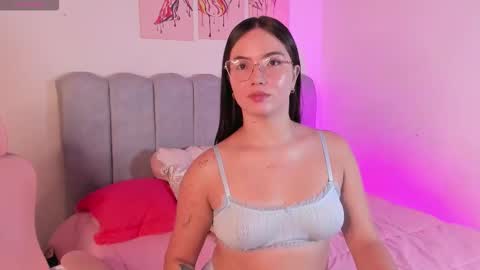 Dafne  online show from November 2025 01:45:02 PM