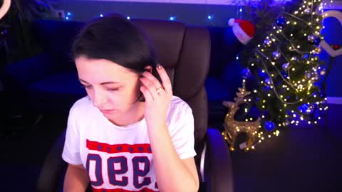 Snapshot of dafni_mon chatting on December 2024 11:20:02 AM Dafni Mon online show from December 2024 11:20:02 AM