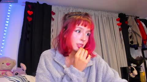 Snapshot of dafnne__hall chatting on May 2026 01:33:01 AM Dafnne online show from May 2026 01:33:01 AM