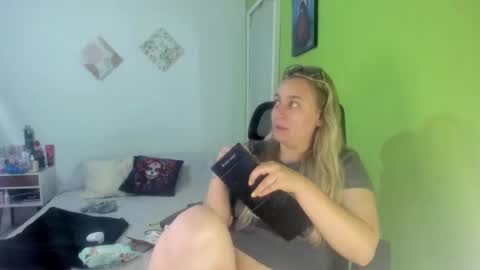 Snapshot of dahia888 chatting on October 2025 08:47:01 AM Dahia online show from October 2025 08:47:01 AM