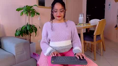 Snapshot of dahliabrowniee chatting on April 2026 08:44:01 PM Dahli online show from April 2026 08:44:01 PM