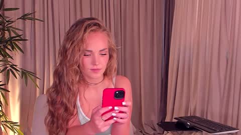 Snapshot of dahraveyne chatting on November 2025 08:57:01 AM Deea online show from November 2025 08:57:01 AM